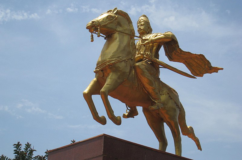 5-Rajaraja_Statue