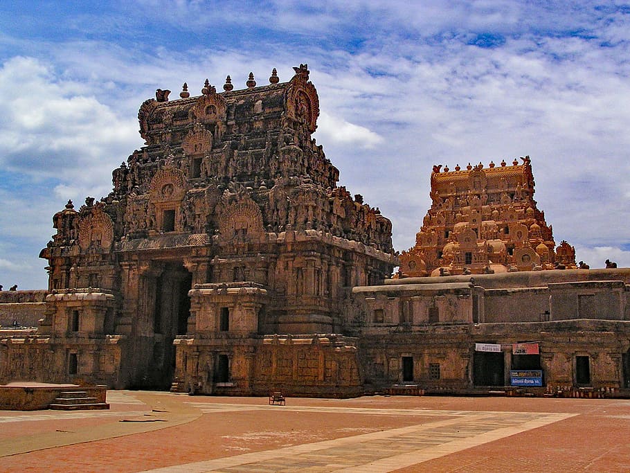 The two gopurams (gateways) of the Brihadeswara temple.
