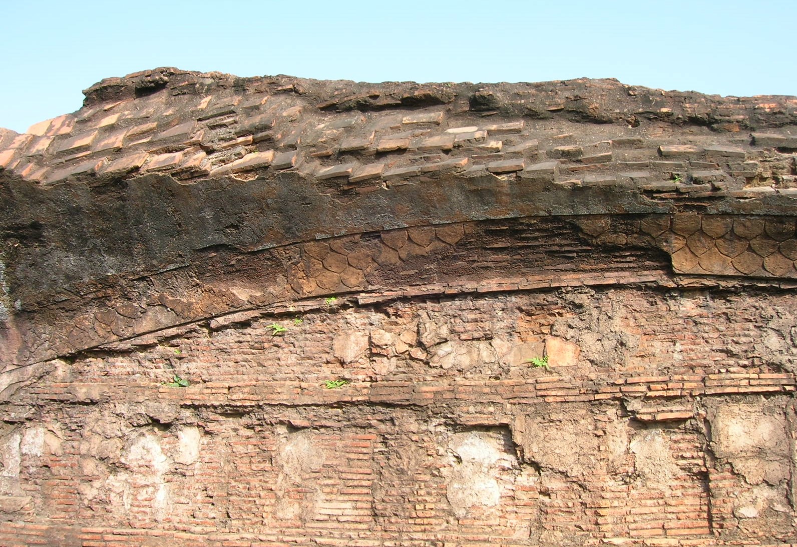 A close view of the brick-work at Talatal Ghar. Image Source: Wikimedia Commons