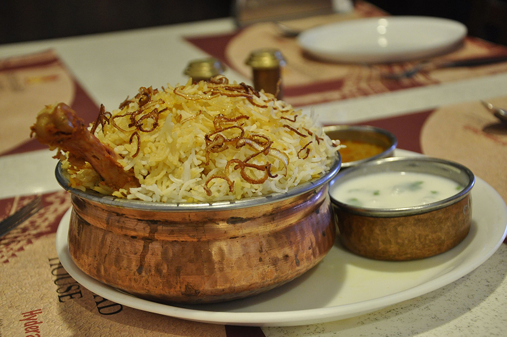 Chicken Hyderabadi Biryani. Image Source: Wikimedia Commons